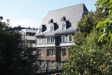 Rückseitige Außenansicht des Betzdorfer Rathauses